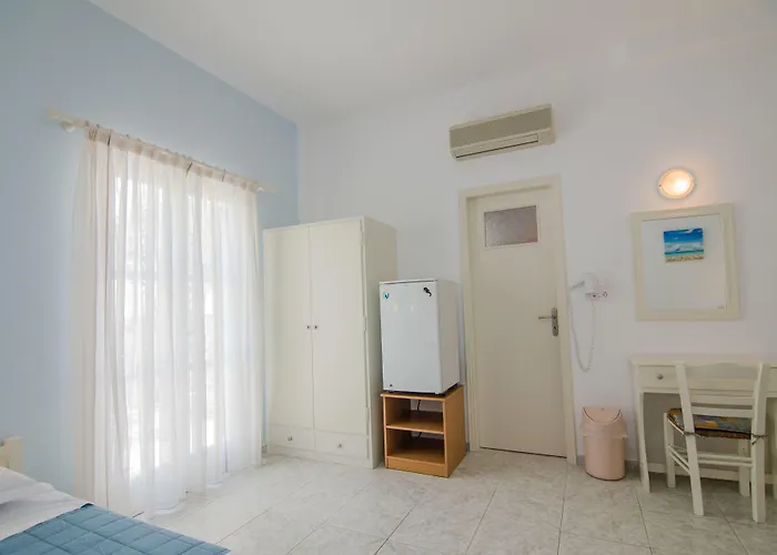 Athena 3* Chora (Ios)